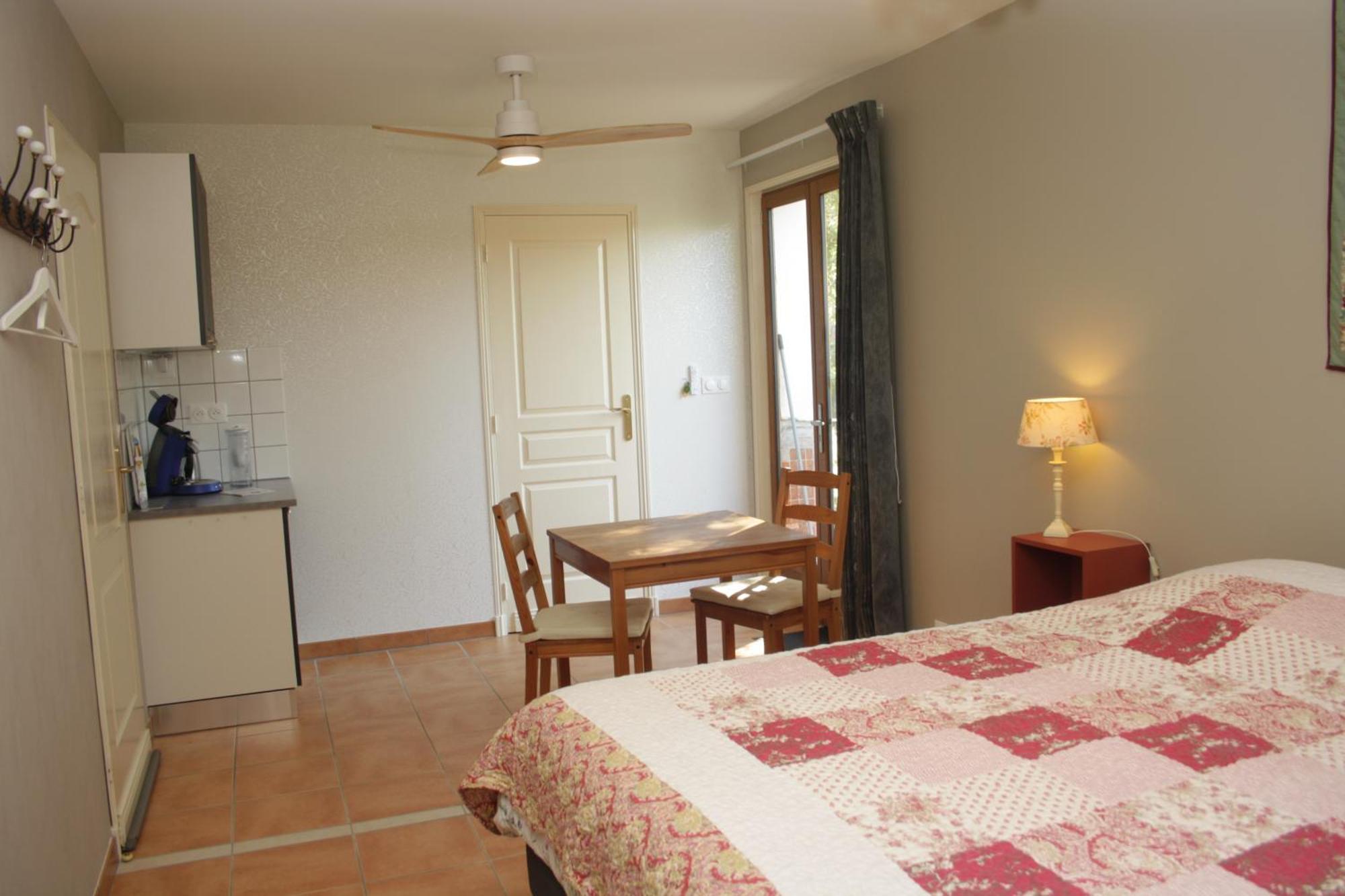 Bed and Breakfast Repos Chez Margot Fajoles Экстерьер фото
